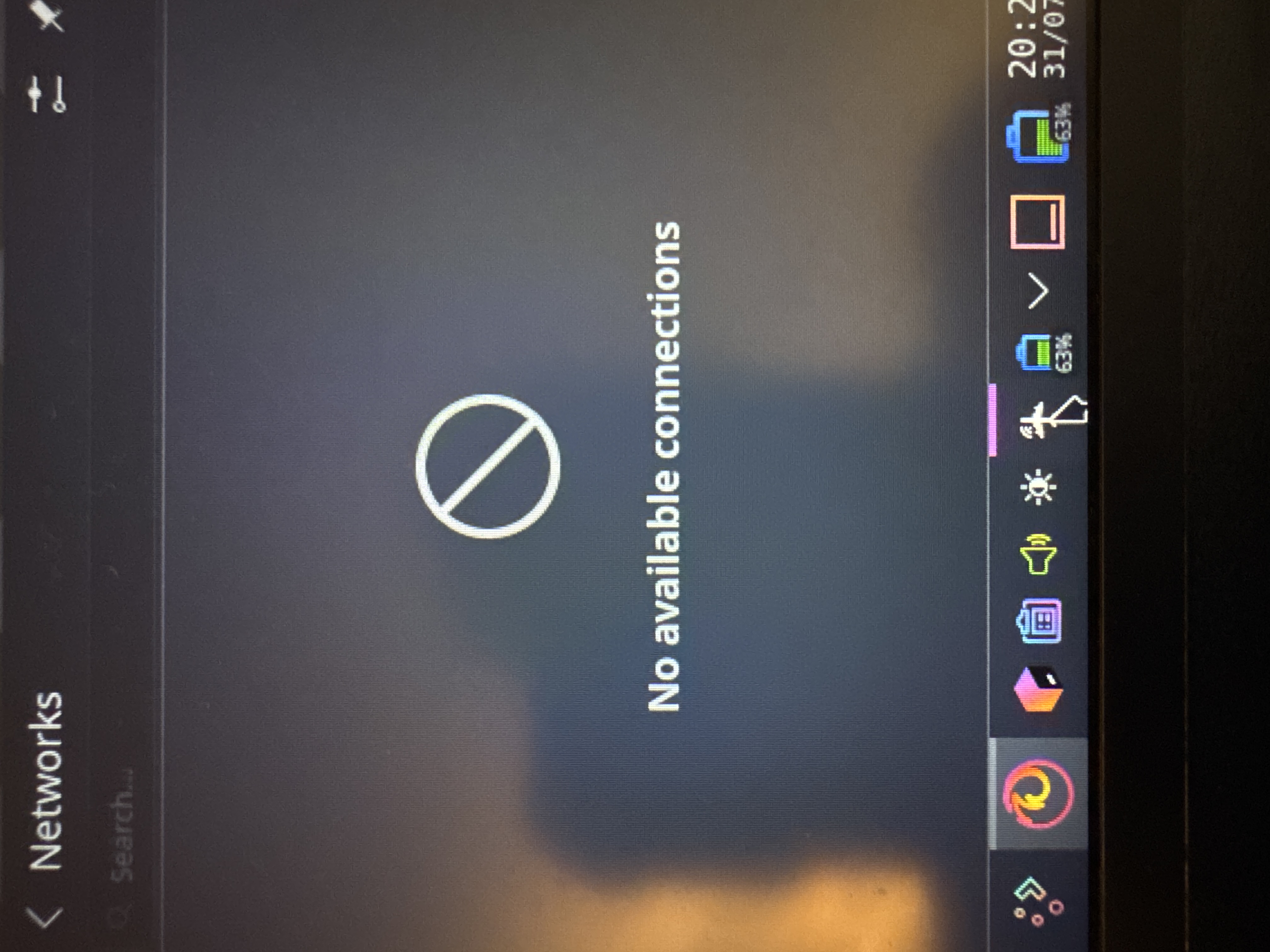 plane symbol in taskbar, no available connections on hover